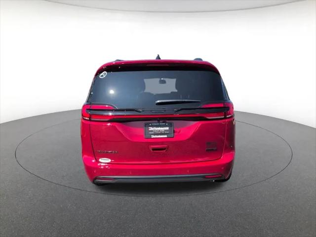 2027 Chrysler Pacifica Select AWD