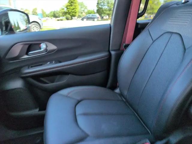 2027 Chrysler Pacifica Select AWD