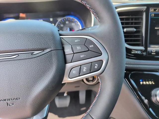 2027 Chrysler Pacifica Select AWD