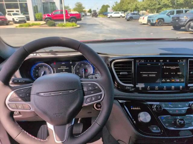 2027 Chrysler Pacifica Select AWD