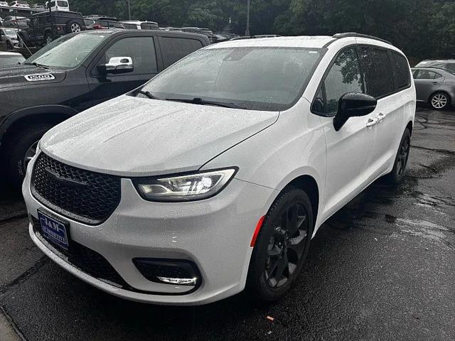 2024 Chrysler Pacifica Touring L AWD for sale in Naugatuck, CT
