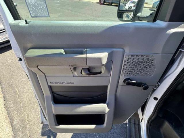 2009 Ford E-350 Super Duty Commercial