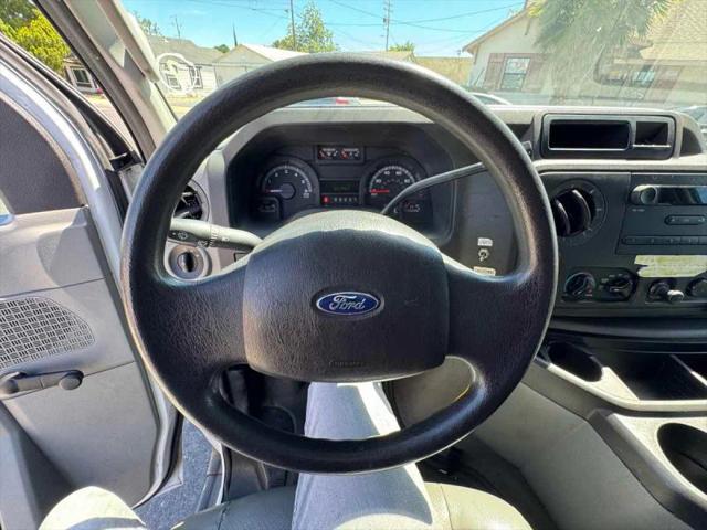2009 Ford E-350 Super Duty Commercial