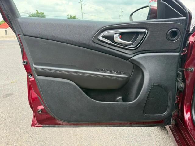 2016 Chrysler 200 LX
