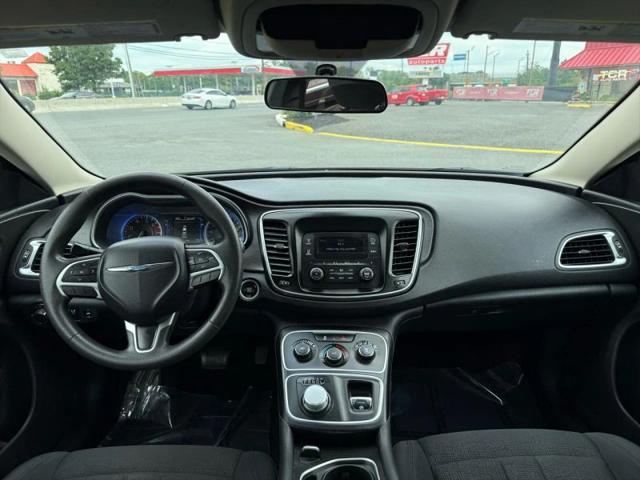 2016 Chrysler 200 LX
