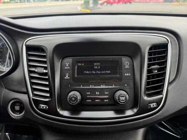 2016 Chrysler 200 LX
