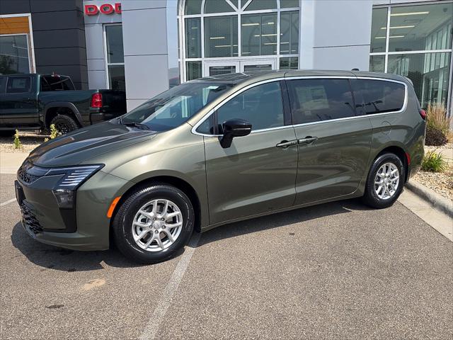 2027 Chrysler Pacifica Select for sale in Madison, WI