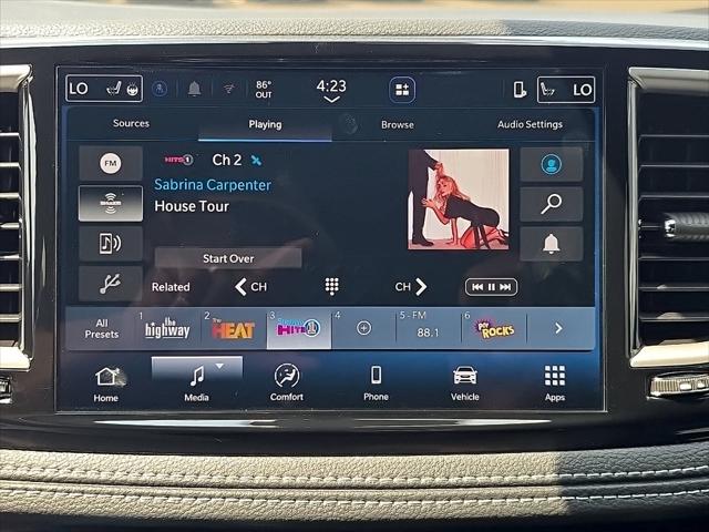 2027 Chrysler Pacifica Select