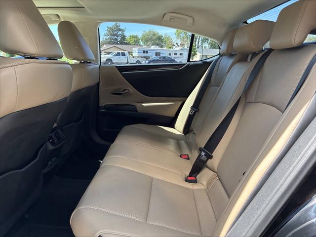 2020 Lexus ES 300h Base 4dr Sedan