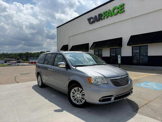 2013 Chrysler Town & Country Limited for sale in Parma, OH