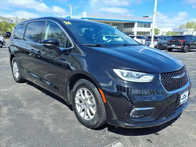2024 Chrysler Pacifica Touring L for sale in ROCKFORD, IL