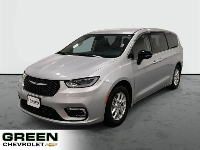 2024 Chrysler Pacifica Touring L for sale in East Moline, IL