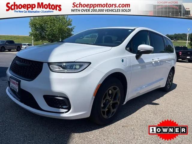 2023 Chrysler Pacifica Hybrid Touring L for sale in Middleton, WI