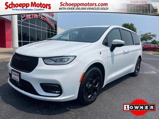 2023 Chrysler Pacifica Hybrid Touring L for sale in Middleton, WI