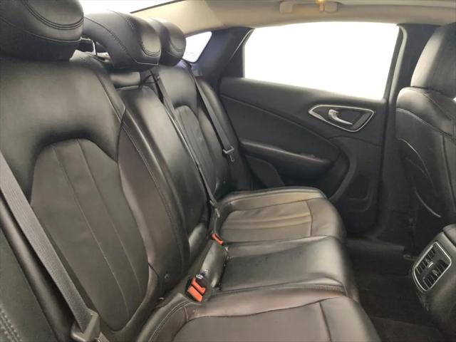 2016 Chrysler 200 C