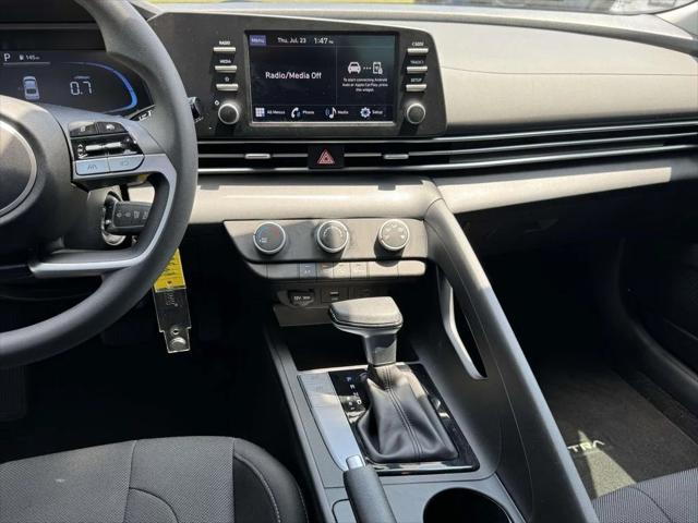 2025 Hyundai Elantra SE