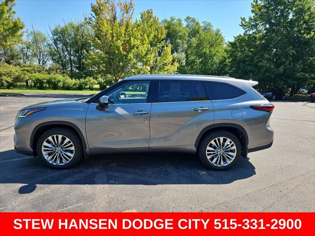 2025 Toyota Highlander Platinum for sale in Urbandale, IA
