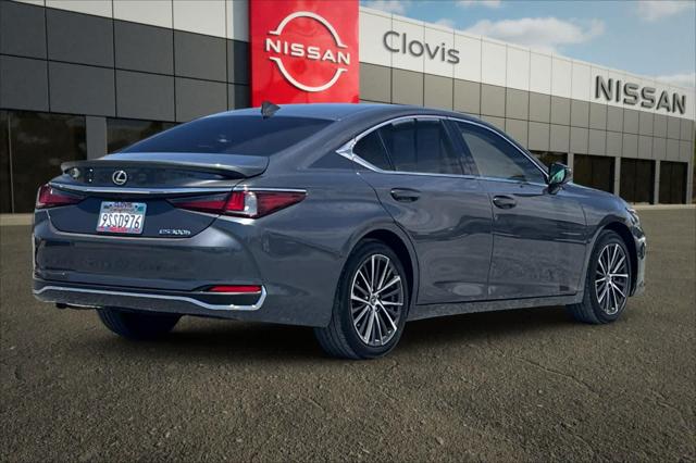 2025 Lexus ES 300h Unknown