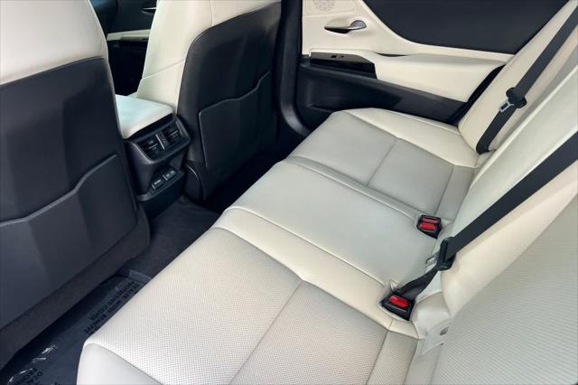 2025 Lexus ES 300h Unknown