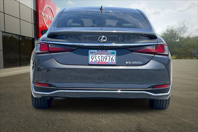 2025 Lexus ES 300h Unknown