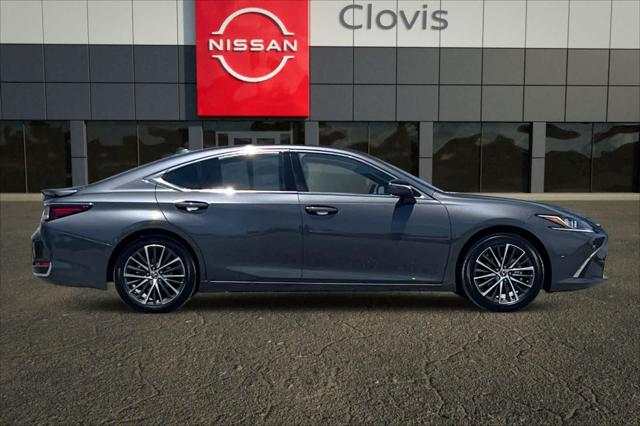 2025 Lexus ES 300h Unknown