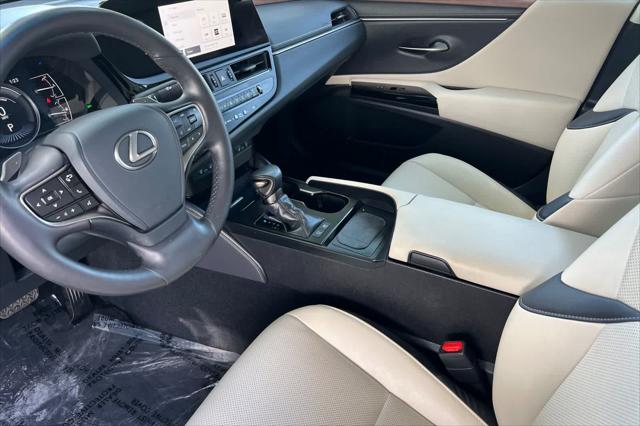 2025 Lexus ES 300h Unknown