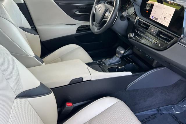 2025 Lexus ES 300h Unknown