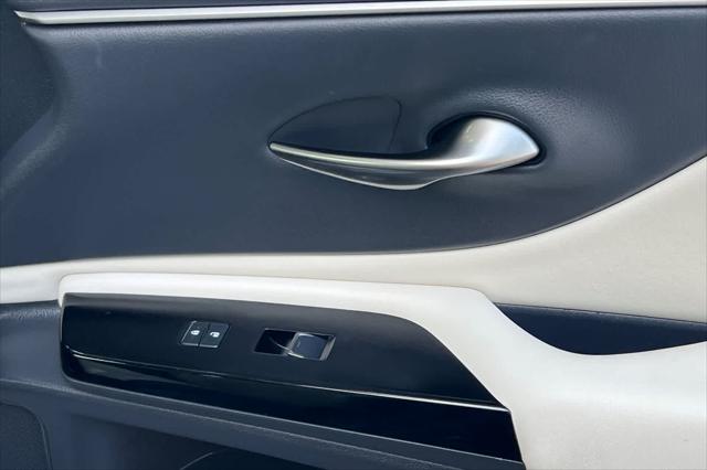 2025 Lexus ES 300h Unknown