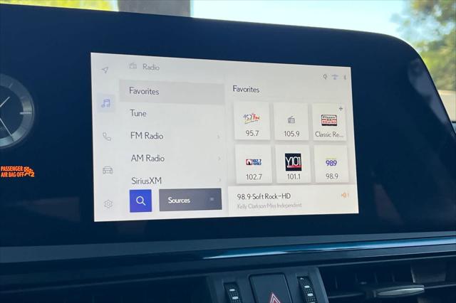 2025 Lexus ES 300h Unknown