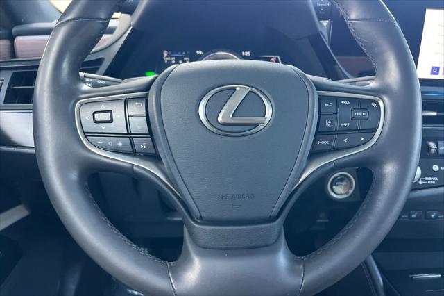 2025 Lexus ES 300h Unknown