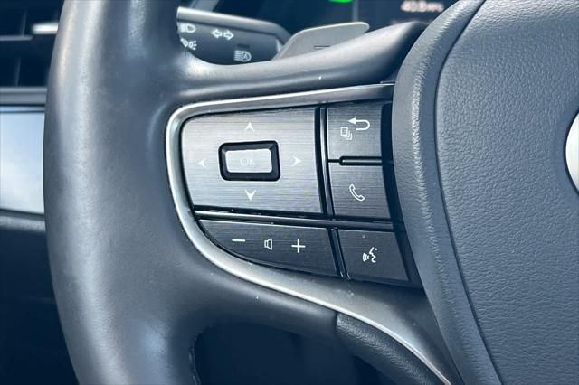 2025 Lexus ES 300h Unknown