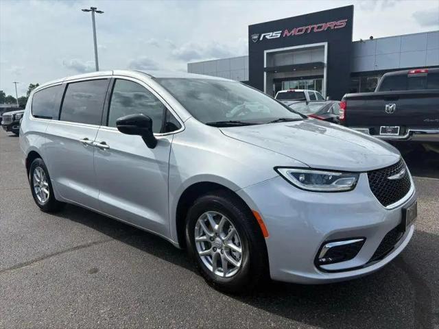 2026 Chrysler Pacifica Select for sale in Indianapolis, IN