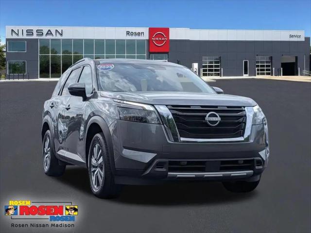 2025 Nissan Pathfinder SL 4WD for sale in Madison, WI