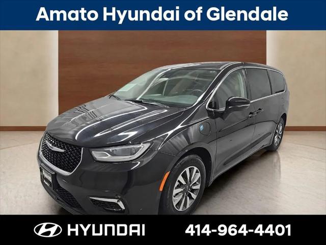 2023 Chrysler Pacifica Hybrid Touring L for sale in Glendale, WI