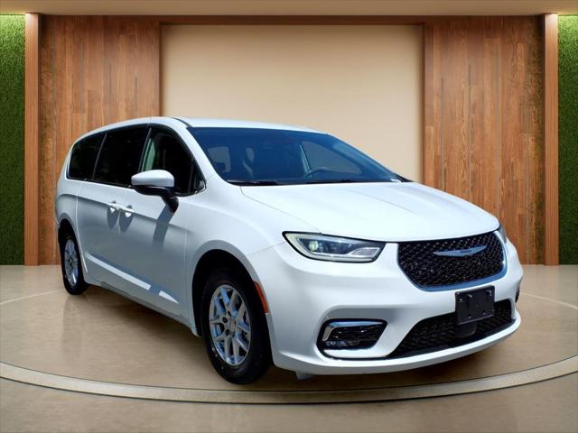 2023 Chrysler Pacifica Touring L for sale in Huntersville, NC