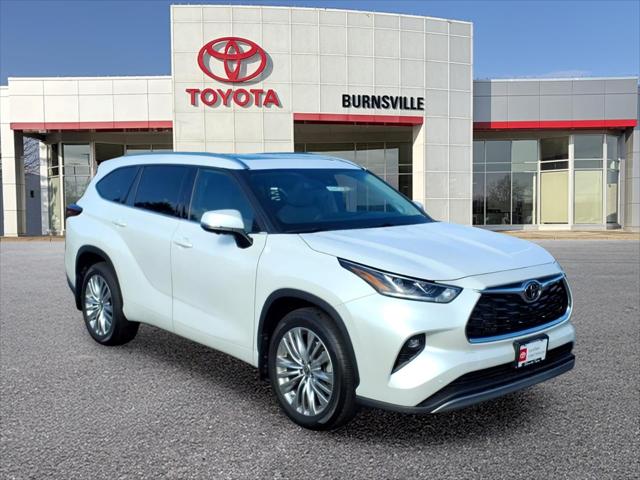 2024 Toyota Highlander Platinum for sale in Burnsville, MN