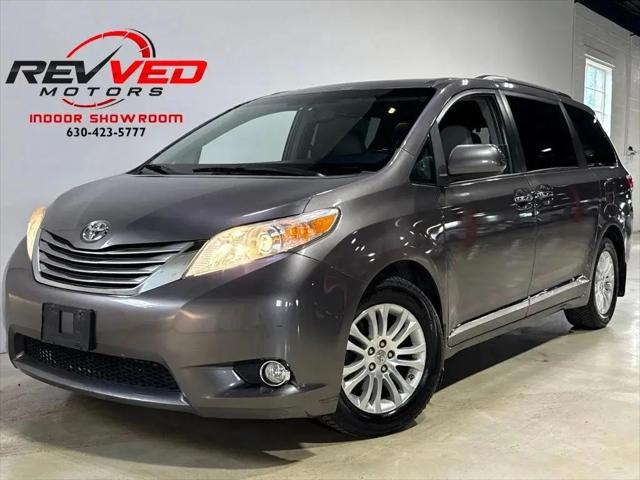 2017 Toyota Sienna XLE 8 Passenger for sale in Addison, IL