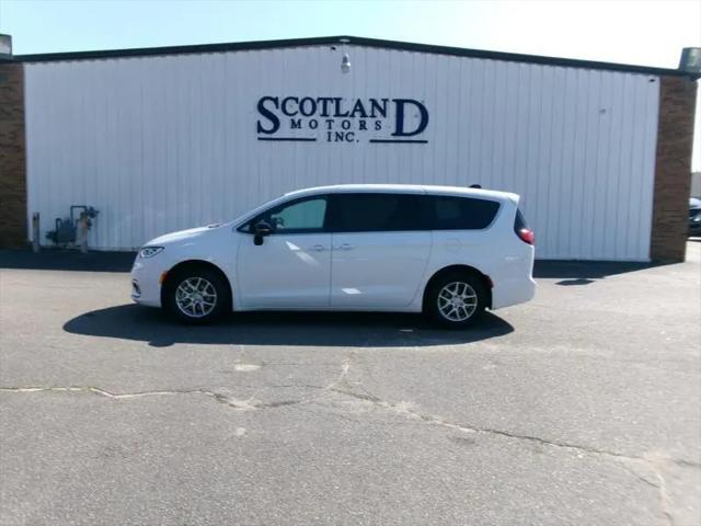 2025 Chrysler Pacifica Select for sale in Laurinburg, NC