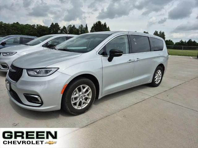 2024 Chrysler Pacifica Touring L for sale in East Moline, IL