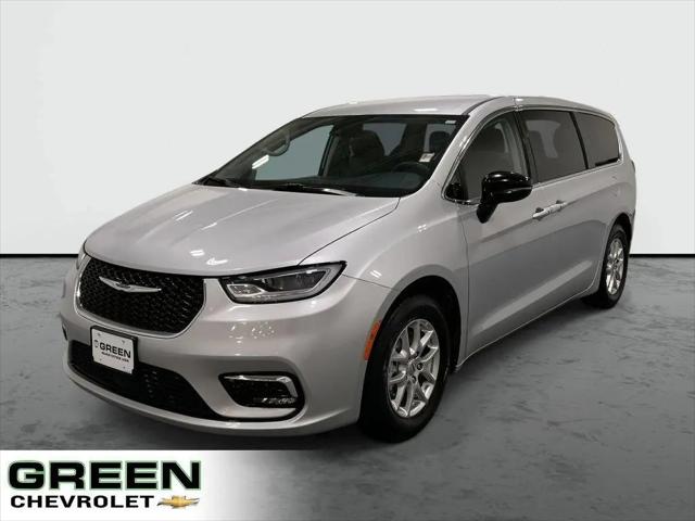 2024 Chrysler Pacifica Touring L for sale in East Moline, IL
