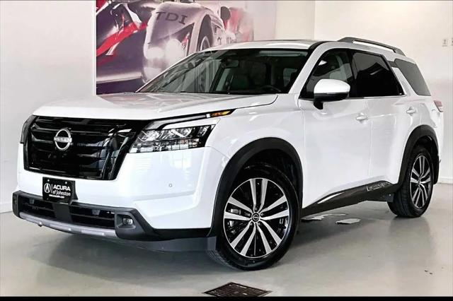 2025 Nissan Pathfinder Platinum 4WD for sale in Johnston, IA