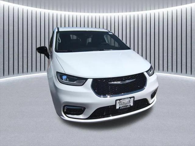 2024 Chrysler Pacifica Touring L for sale in Schaumburg, IL