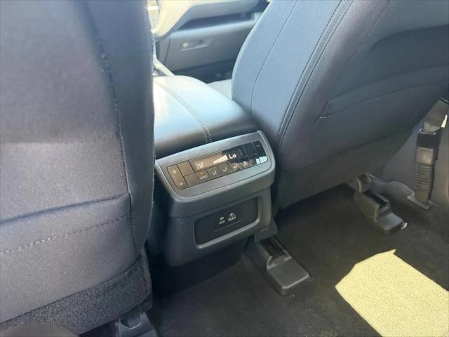 2025 Nissan Pathfinder SV FWD