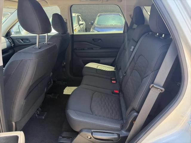 2025 Nissan Pathfinder SV FWD