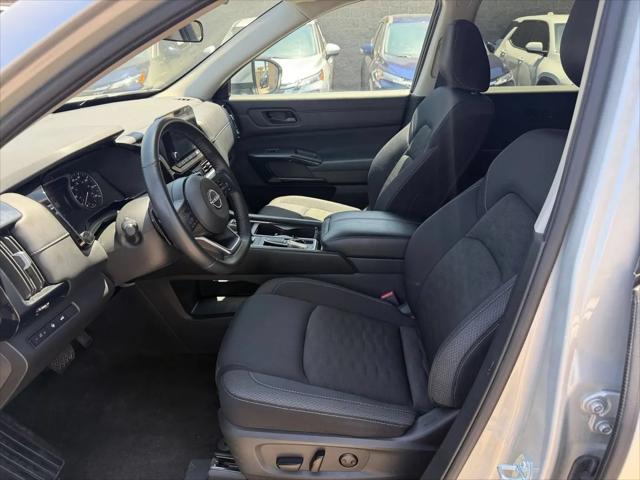 2025 Nissan Pathfinder SV FWD