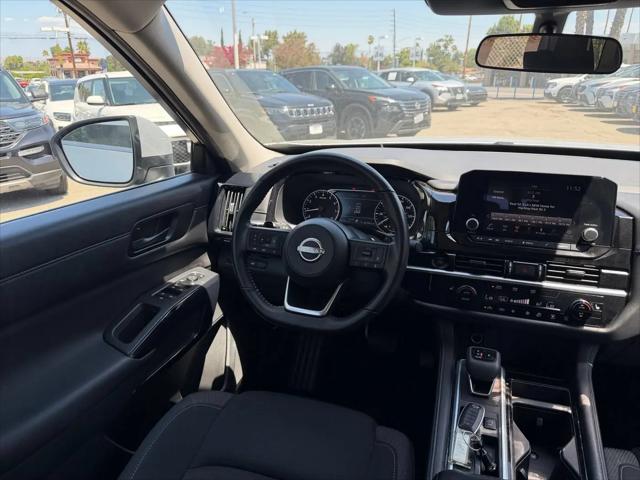 2025 Nissan Pathfinder SV FWD