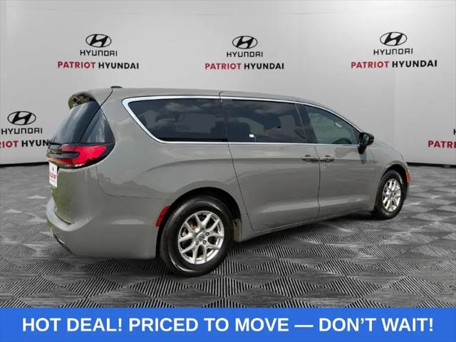 2025 Chrysler Pacifica Select