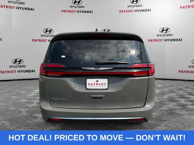 2025 Chrysler Pacifica Select