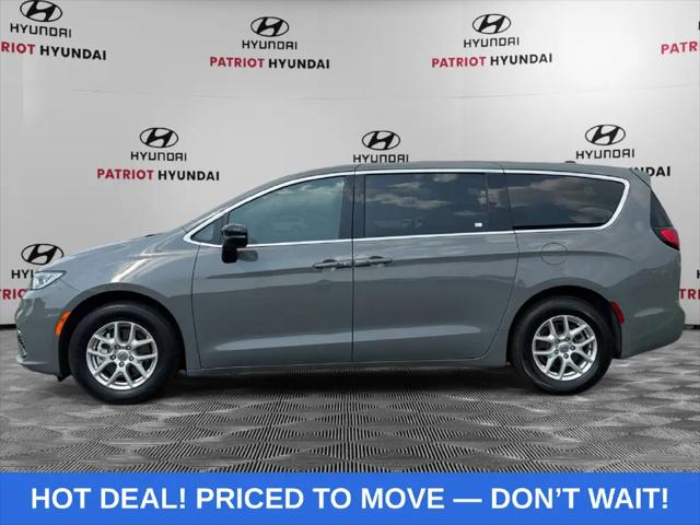 2025 Chrysler Pacifica Select