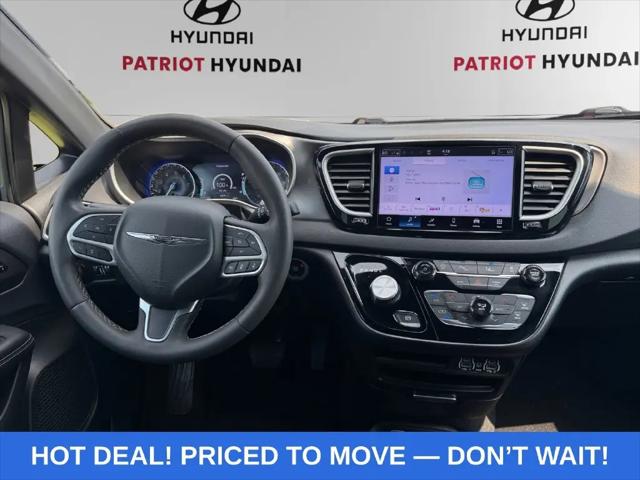 2025 Chrysler Pacifica Select